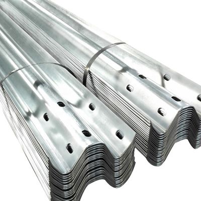 Straßenverkehrssicherheit kundenspezifische Warmdip Galvanized W Beam 2 Biege-Schutzgeländer für die Autobahn