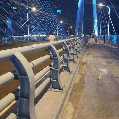 Außenbrücke Schranke Barriere angepasste Sandguss Sprühen Verkehrssicherung Schiene