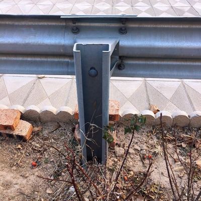 Hot Dip Galvanized Highway Guardrail mit C Post ISO9001 2008 zertifiziert
