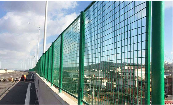 Galvanisiertes Pulverbeschichtetes Anti-Glanz-Metall-Gitterzaun für die Autobahn aus Edelstahl
