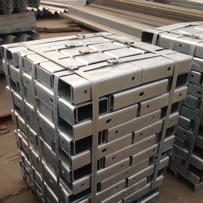 Highway Guardrail Spacer Channel Post AASHTO Standard Metall Straßenverkehrssicherheit mit Material