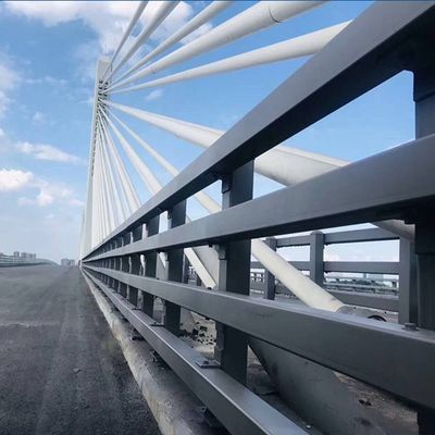 Standard AASHTO M-180 Absturzbarriere Schutzgitter für den Schutz der Brücke