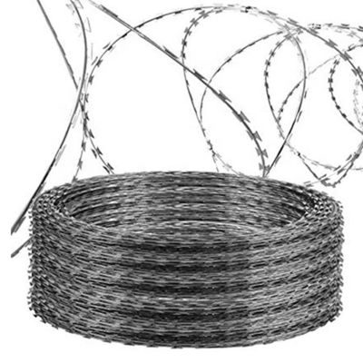 Gepasste Außenstacheldrahtzaunrolle mit galvanisiertem/PVC-beschichtetem Draht und Griff