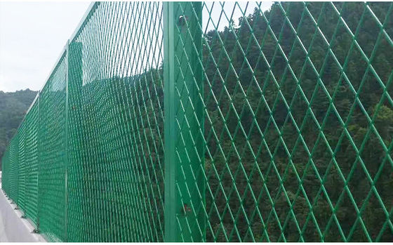 Außensicherheit Galvanisierter Beschichteter Gitterzaun Stacheldrahtzaun mit Crowd Control Barrier