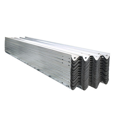 Zinkbeschichtung 550-600 g/m2 Wellbalken Straßenschutzrail Straßenschutzbarriere
