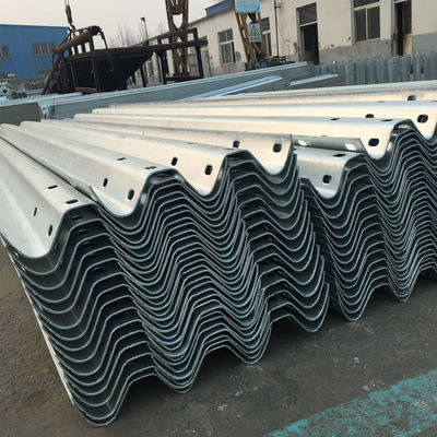 Standard AASHTO M-180 Stahl-Hotdip Galvanized Highway Guard Rail mit kundenspezifischem Design