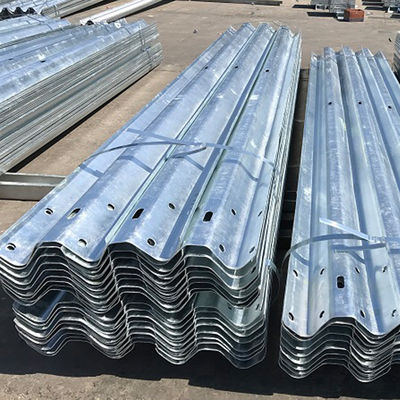 Standard AASHTO M-180 Stahl-Hotdip Galvanized Highway Guard Rail mit kundenspezifischem Design