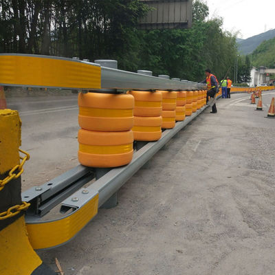 Sicherheit des Straßenverkehrs ISO-Standard PU und PVC-Sicherheitsroller Schutz Schiene Rollbarriere
