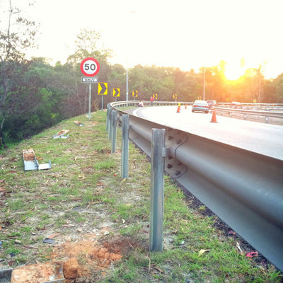 Außenschutz W-Strahl-Stahl-Absturzbarriere Hochstraßengitter mit hoher Haltbarkeit