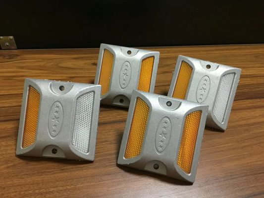 LED-Quadrat-Solar-Guss-Aluminium-Straßenstiel für Autobahn-Kegelzeichen CE-Zertifikat ISO9001