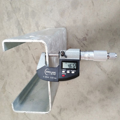 Q235 Q345 W Strahlschutzgelände Hot Dip Galvanized Guardrail Spacer für die Straßenverkehrssicherheit