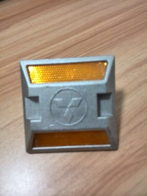 Straßenverkehrssicherheit PVC-Gegossen-Aluminium-Straßenstift für die Anlage von Autobahnen