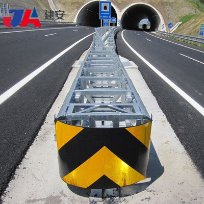 Verzinkte und pulverbeschichtete Absturzkissenbarriere für die Sicherheit des Straßenverkehrs