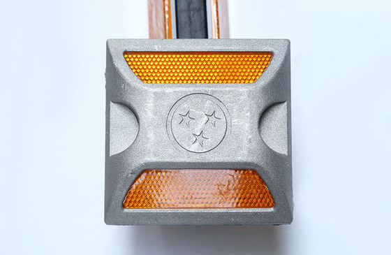 G105 LED Solar Aluminium Highway Road Stud Hohe Sichtbarkeit und IP68-Zertifizierung