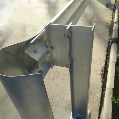 Außensicherheit Heißgewürfelte Galvanisierte W-Strahl-Schutzgrill mit Stahl H-Posten und Abstand