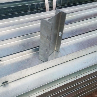 Außensicherheit Heißgewürfelte Galvanisierte W-Strahl-Schutzgrill mit Stahl H-Posten und Abstand