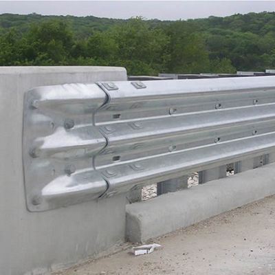 Galvanisierte W-Strahl-Schutzgrill-Brücke End-Terminal benutzerdefinierte Form für verbesserte Verkehrssicherheit