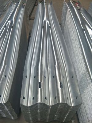 Q235 Q345 Heißgetränkte galvanisierte Straßenschutzleiste 150-75-5-1830 für den Straßenschutz