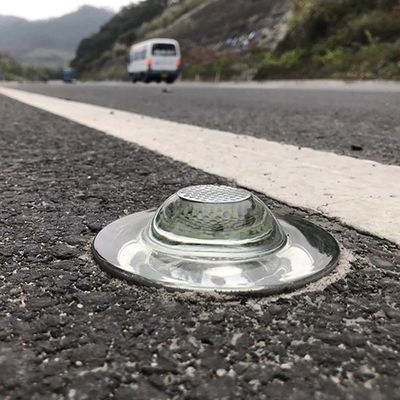 Cat Eye Solar Blinklicht Glas Straßenstift für die Sicherheit des Straßenverkehrs in G105