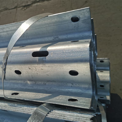 Standard AASHTO M-180 Zertifizierte W-Bale Galvanisierte Straßenschutzgrill für Q235 Q345 Stahl