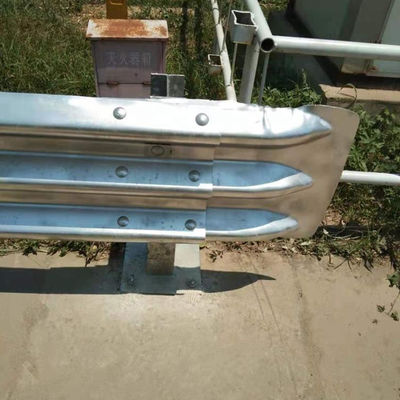 angepasste W Beam Highway Guardrail mit Zinkbeschichtung und angepasste Zinkbeschichtung