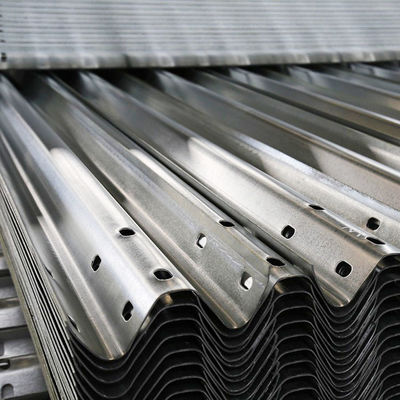 Benutzerdefinierte Zinkbeschichtung Hot Dip Galvanized Steel Highway Guardrail für Langlebigkeit