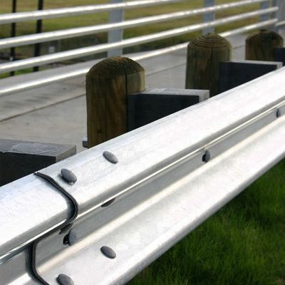CE/BV/ISO 9001/ISO14001/ISO 18001 Zertifizierte W-Strahl-Stahl-Straßenschutzschranke