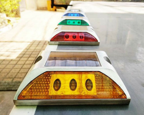 Hochreflektierbare Aluminium-Straßenmarkierungslegierung Solarstrom-Straßenstange für die Straßensicherheit