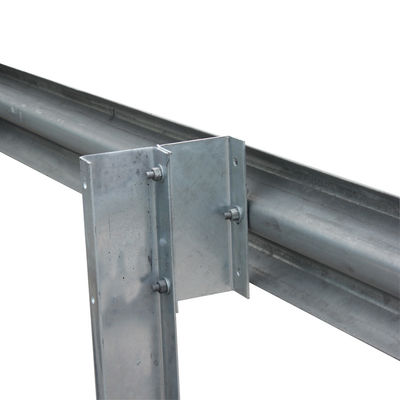 Hochfeste W-Strahl Hot Dip Galvanized Stahl Highway Guardrail Abstand für die Straßenverkehrssicherheit
