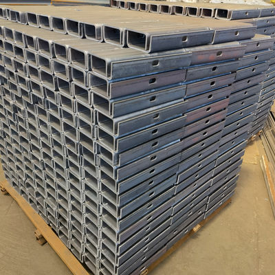 Hochfeste W-Strahl Hot Dip Galvanized Stahl Highway Guardrail Abstand für die Straßenverkehrssicherheit