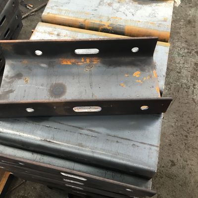 Galvanisierter W-Beam Highway Guardrail Spacer für die Sicherheit auf der Straße und Pulverbeschichtung