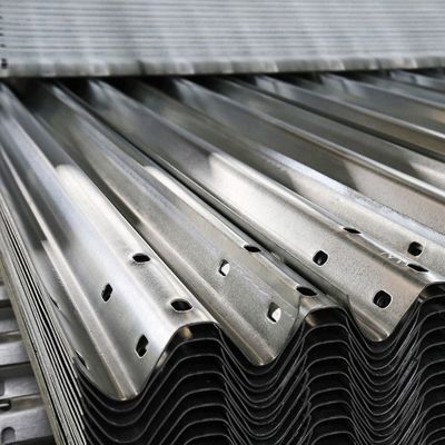 S235JR S345JR Zinkbeschichtete galvanisierte Stahlstraßengitter für kundenspezifische Projekte