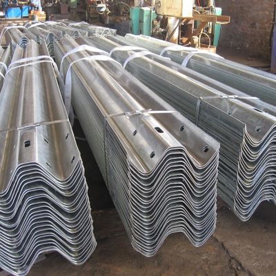 Hot Dip Galvanized Road Safety W Beam Highway Guardrail Stahlbarriere für die Straße
