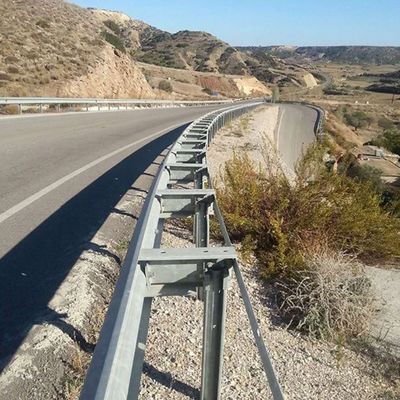 Galvanisierte Q235 Q345 W Walzbalken Metall Straßenschutzgelände