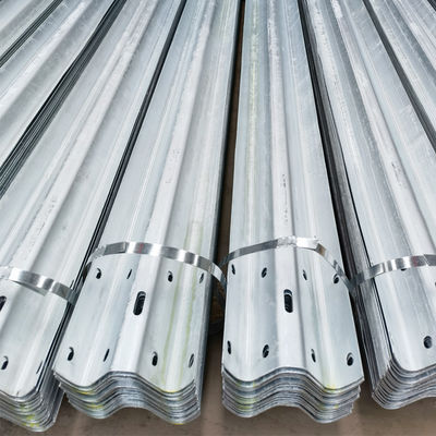 Galvanisierte Q235 Q345 W Walzbalken Metall Straßenschutzgelände