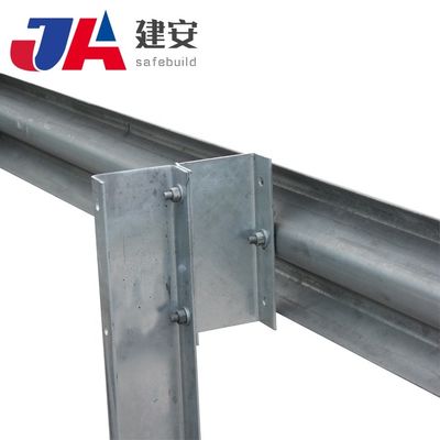 Hot Dip Galvanized Zink Stahl Crash Barrier Guardrail U Abstand für die sichere Sicherheit auf der Straße