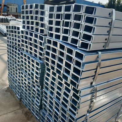 Hot Dip Galvanized Zink Stahl Crash Barrier Guardrail U Abstand für die sichere Sicherheit auf der Straße