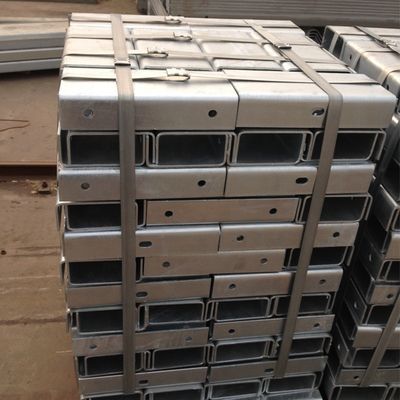 Hot Dip Galvanized Zink Stahl Crash Barrier Guardrail U Abstand für die sichere Sicherheit auf der Straße