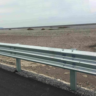 Straight Barrier Hot Dip Galvanized Steel Highway Guardrail (Hochspitze aus galvanisiertem Stahl)