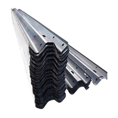 ISO 9001 W-Bügel-Kollisionsschutzgitter Galvanisierter Stahl-Straßen-Schutzgitter