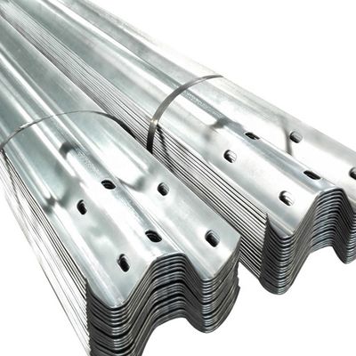 ISO 9001 W-Bügel-Kollisionsschutzgitter Galvanisierter Stahl-Straßen-Schutzgitter