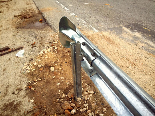 Ezy-Guard Smart Highway Guardrail Post Standard AASHTO M-180 für die Außensicherheit