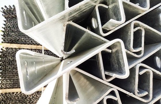 Maximieren Sie die Sicherheit auf den Straßen mit Ezy-Guard Smart Post im AASHTO M-180 Standard