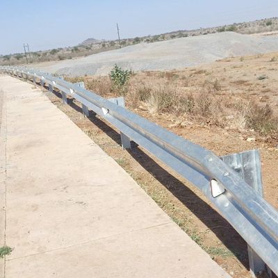 Pulverbeschichtetes Stahl W Beam Highway Guardrail Verkehrsschranke zum Straßenschutz
