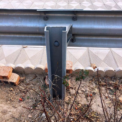 Galvanisierte und pulverbeschichtete Quadratpfosten für die Verteilung von Verkehrsbarrieren