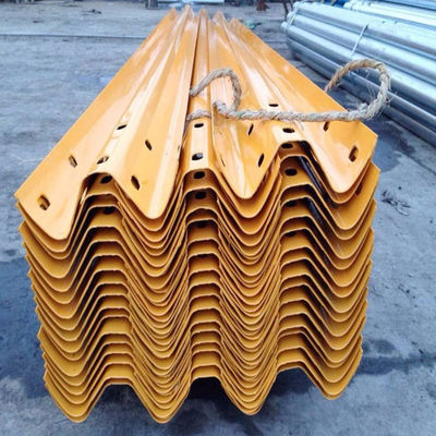 Highway Guardrail Thrie Beam 3 Beam mit benutzerdefinierter Farbe und Zinkbeschichtung 550-600g/m2