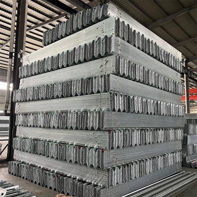 AASHTO M-180 W Beam Galvanized Steel Guardrail angepasst für die Straßenverkehrsbarriere