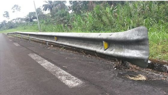 Hot Dip Galvanized W Beam Fishtail Terminal End für die Außen-Sicherheit Highway Guardrail