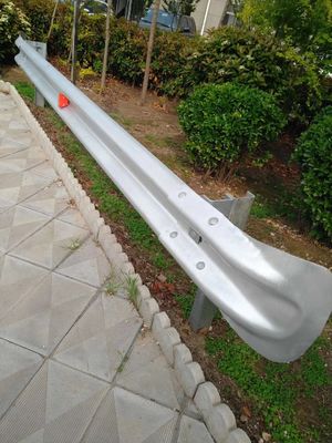 angepasste Größe Galvanisiertes Stahl-Fischschwanz End für die Straßenverkehrssicherheit
