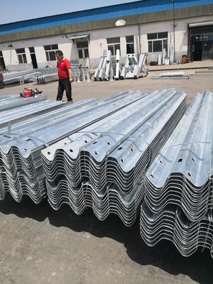 Straßenverkehrssicherheit Galvanisierter Schutzgitter mit warm galvanisiertem und kaltgewalztem Material Q235 Q345